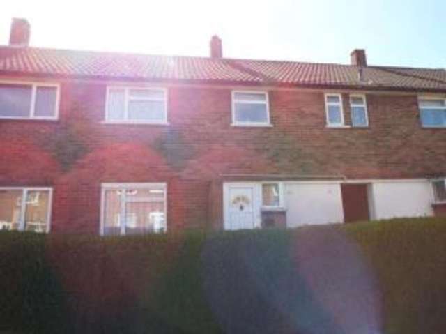  Image of 3 bedroom Terraced house for sale in Hallwicks Road Luton LU2 at Luton Bedfordshire Stopsley, LU2 9BH
