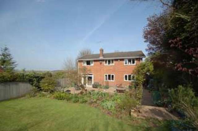  Image of 4 bedroom Detached house for sale in Hamilton Road High Wycombe HP13 at Hamilton Road  High Wycombe, HP13 5BQ