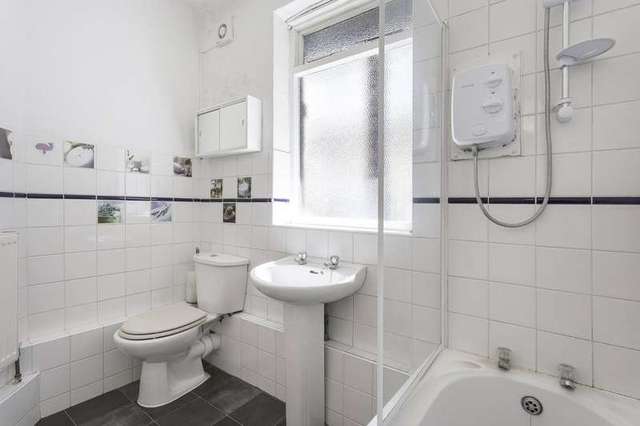  Image of 2 bedroom Flat for sale in Hamilton Road London SW19 at Hamilton Road  London, SW19 1JE
