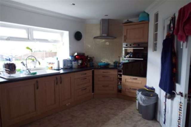  Image of 3 bedroom Bungalow to rent in Hardingham Road Hingham Norwich NR9 at Norwich, NR9 4LX