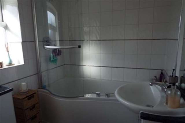  Image of 3 bedroom Bungalow to rent in Hardingham Road Hingham Norwich NR9 at Norwich, NR9 4LX