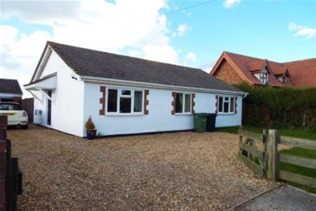  Image of 3 bedroom Bungalow to rent in Hardingham Road Hingham Norwich NR9 at Norwich, NR9 4LX
