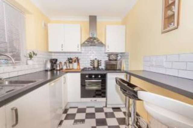  Image of 2 bedroom Flat for sale in Hartfield Road Eastbourne BN21 at Eastbourne East Sussex Eastbourne, BN21 2AP