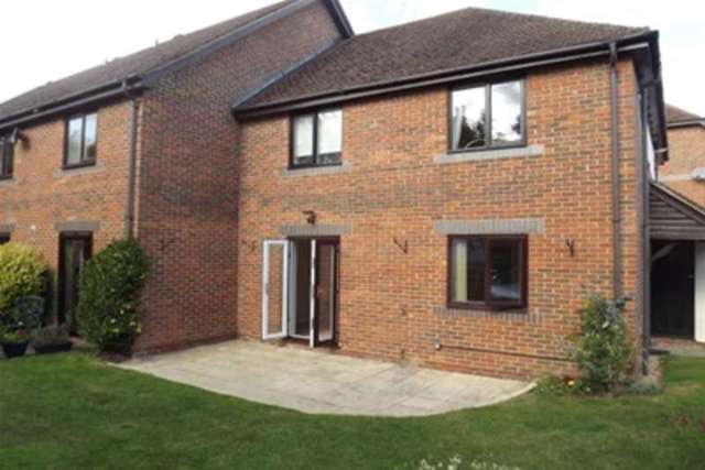 Image of 2 bedroom Flat to rent in Oldfield View Hartley Wintney Hook RG27 at Hook, RG27 8JH