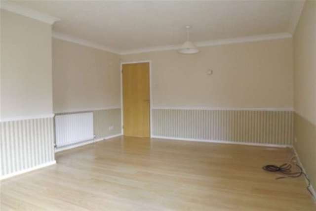  Image of 2 bedroom Flat to rent in Oldfield View Hartley Wintney Hook RG27 at Hook, RG27 8JH