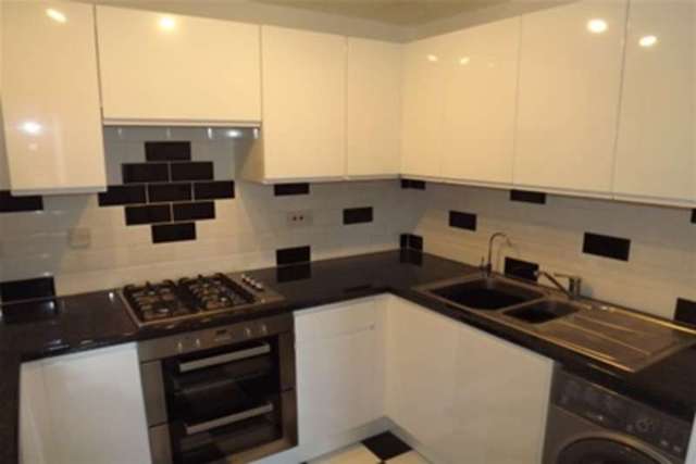  Image of 2 bedroom Flat to rent in Oldfield View Hartley Wintney Hook RG27 at Hook, RG27 8JH