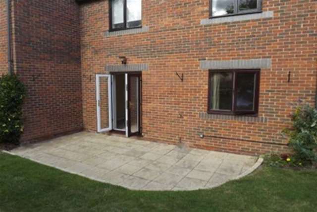 Image of 2 bedroom Flat to rent in Oldfield View Hartley Wintney Hook RG27 at Hook, RG27 8JH