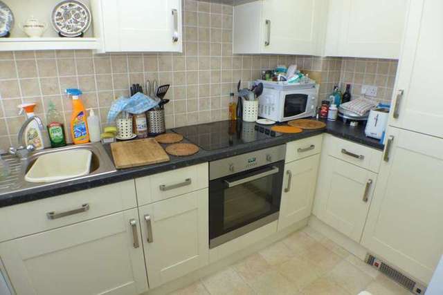  Image of 1 bedroom Flat for sale in Hatherley Road Sidcup DA14 at Hatherley Road  Sidcup, DA14 4AX