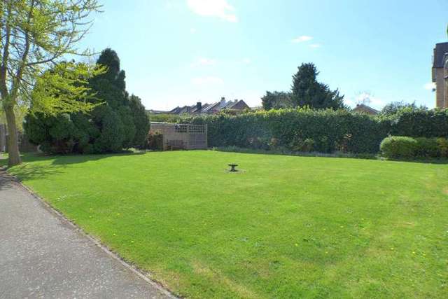  Image of 1 bedroom Flat for sale in Hatherley Road Sidcup DA14 at Hatherley Road  Sidcup, DA14 4AX