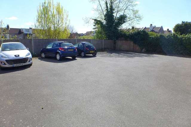  Image of 1 bedroom Flat for sale in Hatherley Road Sidcup DA14 at Hatherley Road  Sidcup, DA14 4AX