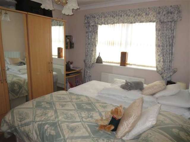  Image of 2 bedroom Bungalow for sale in Haworth Court Belvedere Place Scarborough YO11 at Scarborough, YO11 2QQ