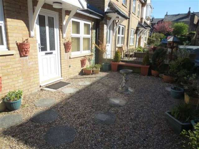  Image of 2 bedroom Bungalow for sale in Haworth Court Belvedere Place Scarborough YO11 at Scarborough, YO11 2QQ