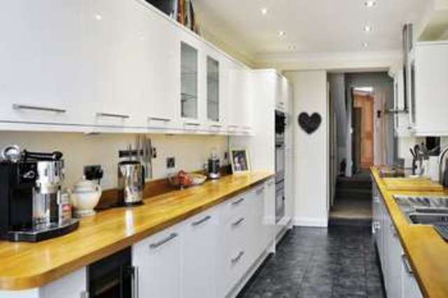 Image of 2 bedroom Flat for sale in Heene Terrace Worthing BN11 at Heene Terrace  Worthing, BN11 3NR
