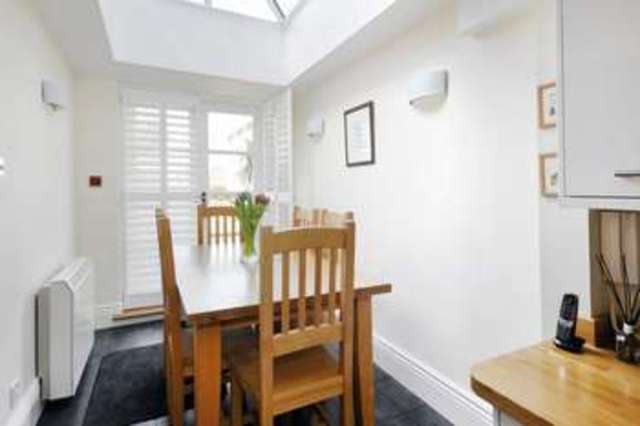  Image of 2 bedroom Flat for sale in Heene Terrace Worthing BN11 at Heene Terrace  Worthing, BN11 3NR