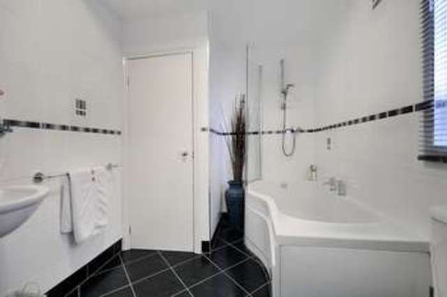  Image of 2 bedroom Flat for sale in Heene Terrace Worthing BN11 at Heene Terrace  Worthing, BN11 3NR