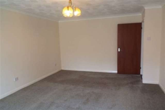  Image of 2 bedroom Bungalow to rent in Hefford Road East Cowes PO32 at East Cowes, PO32 6QU