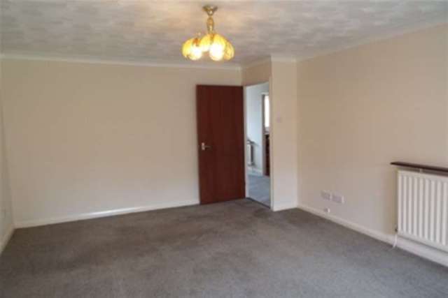  Image of 2 bedroom Bungalow to rent in Hefford Road East Cowes PO32 at East Cowes, PO32 6QU