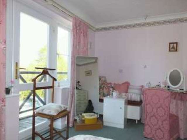  Image of 2 bedroom Flat for sale in Marlborough Road Swindon SN3 at Marlborough Road Old Town Swindon, SN3 1QJ