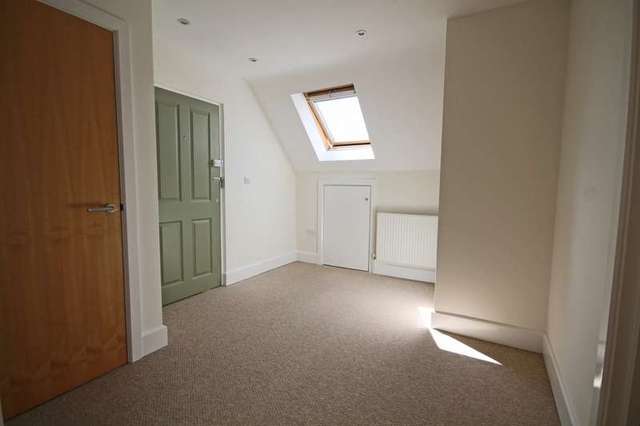  Image of 1 bedroom Flat for sale in High Street Billingshurst RH14 at 118-120 High Street  Billingshurst, RH14 9QS