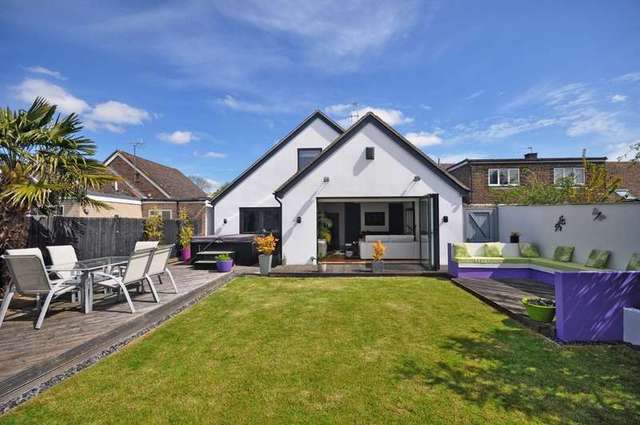  Image of 5 bedroom Detached house for sale in High Street Chalgrove Oxford OX44 at Chalgrove Oxford Oxfordshire, OX44 7SS