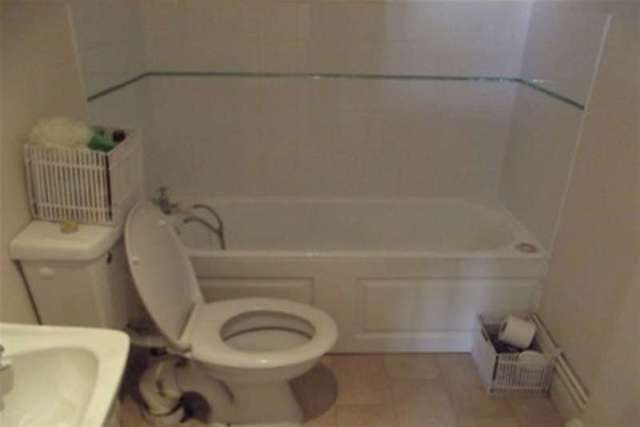  Image of 1 bedroom Flat to rent in High Street Hadleigh Ipswich IP7 at Ipswich, IP7 5EL