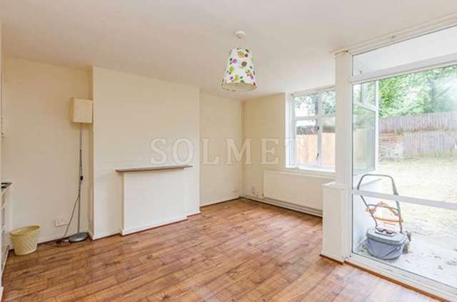  Image of 3 bedroom Ground Flat to rent in Highbury Quadrant London N5 at Highbury Quadrant  Arsenal, N5 2TD