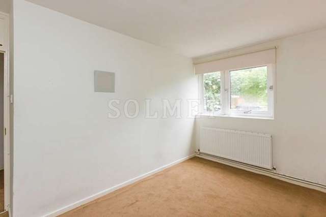  Image of 3 bedroom Ground Flat to rent in Highbury Quadrant London N5 at Highbury Quadrant  Arsenal, N5 2TD