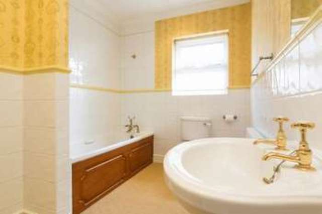  Image of 5 bedroom Detached house for sale in Highfield Road Hertford SG13 at Highfield Road  Hertford, SG13 8BH