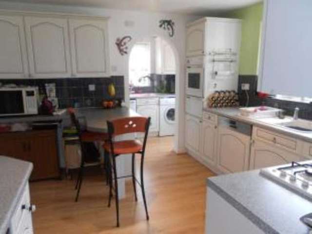  Image of 4 bedroom Detached house for sale in Hillesden Avenue Elstow Bedford MK42 at Bedford Bedfordshire Elstow, MK42 9AJ