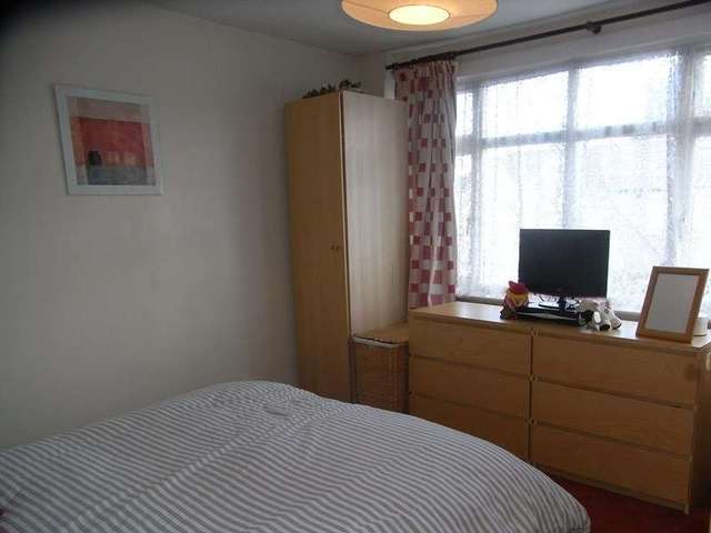  Image of 3 bedroom Terraced house for sale in Hillier Close New Barnet Barnet EN5 at Hillier Close New Barnet New Barnet, EN5 1BE