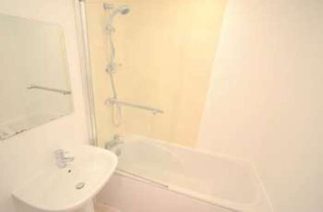  Image of 1 bedroom Flat to rent in Hinton Road Bournemouth BH1 at 30 Hinton Road  Bournemouth, BH1 2AJ