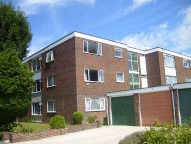  Image of 2 bedroom Flat to rent in The Crescent Horley RH6 at Horley, RH6 7NP
