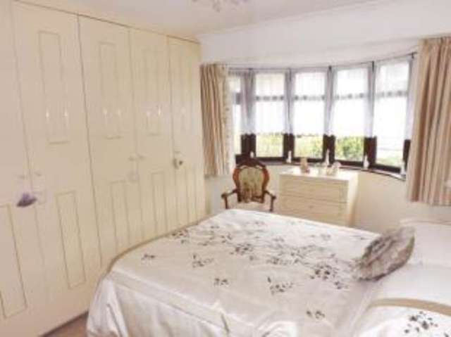  Image of 3 bedroom Bungalow for sale in Warren Drive Hornchurch RM12 at Hornchurch  Elm Park, RM12 4PL