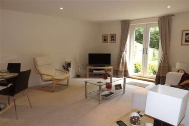  Image of 2 bedroom Flat to rent in The Comptons Comptons Lane Horsham RH13 at Horsham, RH13 5DW