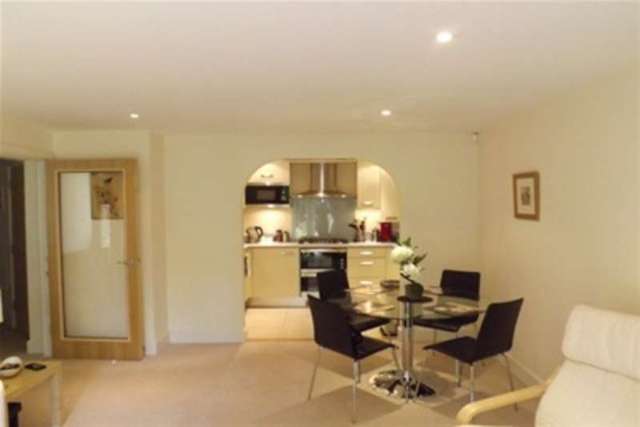  Image of 2 bedroom Flat to rent in The Comptons Comptons Lane Horsham RH13 at Horsham, RH13 5DW