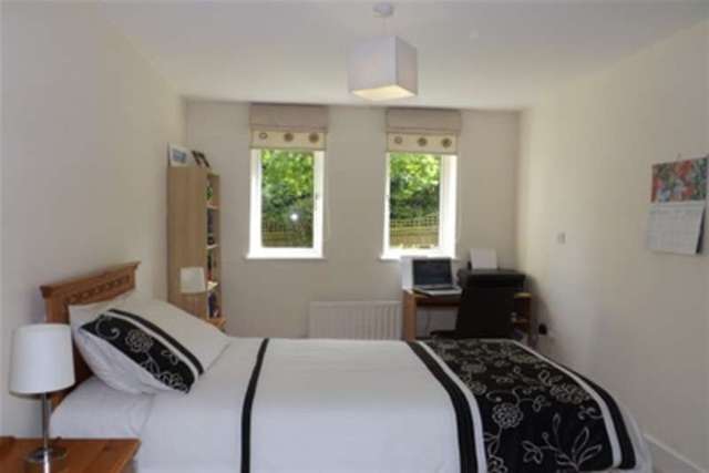  Image of 2 bedroom Flat to rent in The Comptons Comptons Lane Horsham RH13 at Horsham, RH13 5DW
