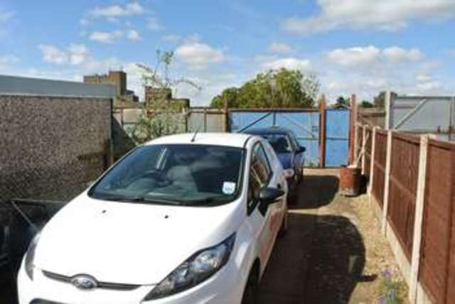  Image of 3 bedroom Terraced house for sale in Huntingtower Road Grantham NG31 at Huntingtower Road  Grantham, NG31 7AZ