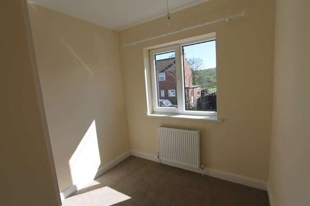  Image of 3 bedroom Semi-Detached house to rent in Intake Crescent Dodworth Barnsley S75 at Dodworth Barnsley Dodworth, S75 3NW