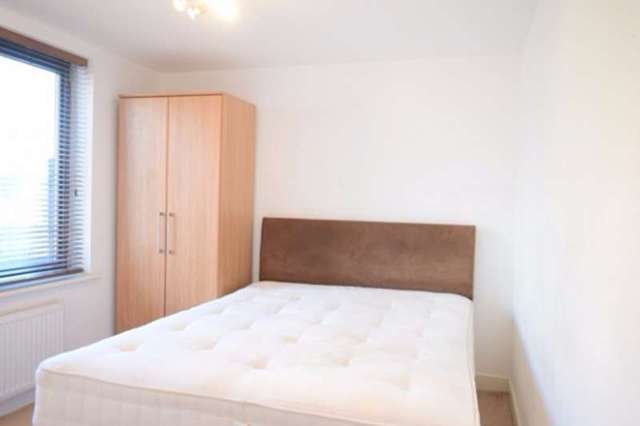  Image of 2 bedroom Apartment to rent in Bramley Crescent Ilford IG2 at Bramley Crescent  Ilford, IG2 6NU