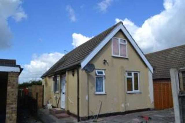  Image of 2 bedroom Bungalow for sale in Golf Green Road Jaywick Clacton-on-Sea CO15 at Jaywick Clacton-On-Sea Jaywick, CO15 2RG