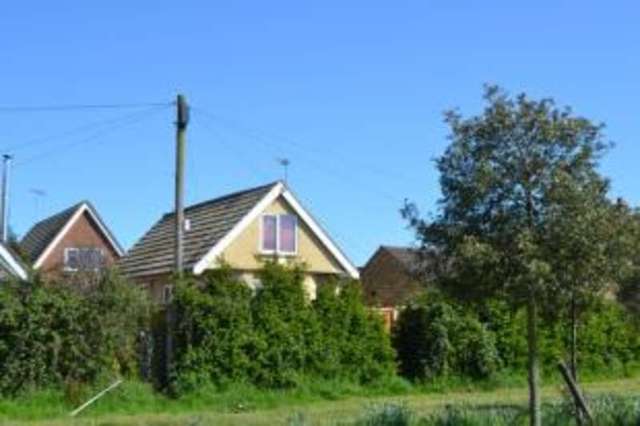  Image of 2 bedroom Bungalow for sale in Golf Green Road Jaywick Clacton-on-Sea CO15 at Jaywick Clacton-On-Sea Jaywick, CO15 2RG