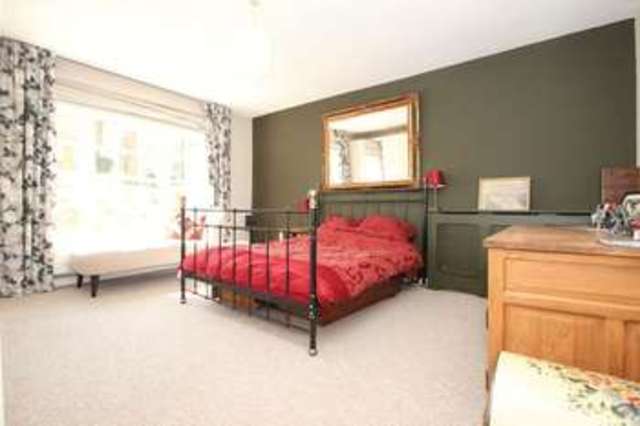  Image of 2 bedroom Flat to rent in John Spencer Square London N1 at John Spencer Square  London, N1 2LZ