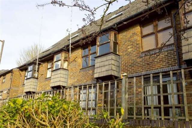  Image of 2 bedroom Flat for sale in Kinburn Street London SE16 at Rotherhithe, SE16 6DW