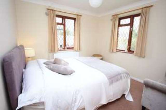  Image of 4 bedroom Detached house for sale in Kings Lane Wrecclesham Farnham GU10 at Kings Lane  Farnham, GU10 4QB