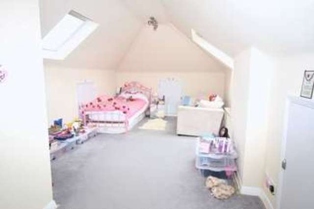  Image of 4 bedroom Detached house for sale in Kings Lane Wrecclesham Farnham GU10 at Kings Lane  Farnham, GU10 4QB