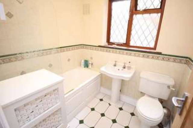  Image of 4 bedroom Detached house for sale in Kings Lane Wrecclesham Farnham GU10 at Kings Lane  Farnham, GU10 4QB