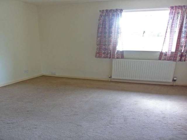  Image of 2 bedroom Property to rent in Kings Meadow Close Wetherby LS22 at Wetherby LS22 Wetherby, LS22 7FU