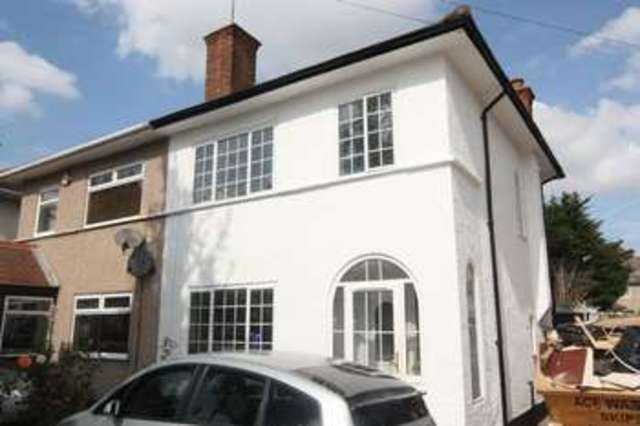  Image of 3 bedroom Property to rent in Kingshill Avenue Northolt UB5 at Kingshill Avenue  Northolt, UB5 6LG