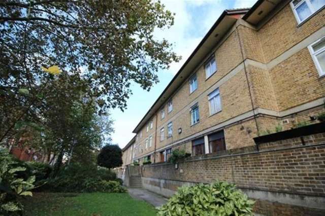  Image of 4 bedroom Terraced house to rent in Kingsland Road London E2 at London, E2 8EB