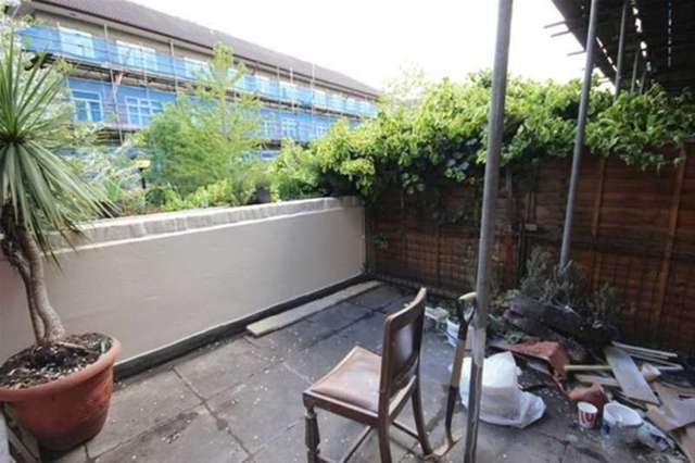  Image of 4 bedroom Terraced house to rent in Kingsland Road London E2 at London, E2 8EB